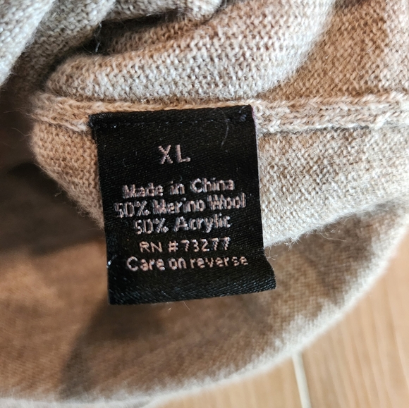 Men's Merino Wool Blend V Neck Sweater - Picture 3 of 4